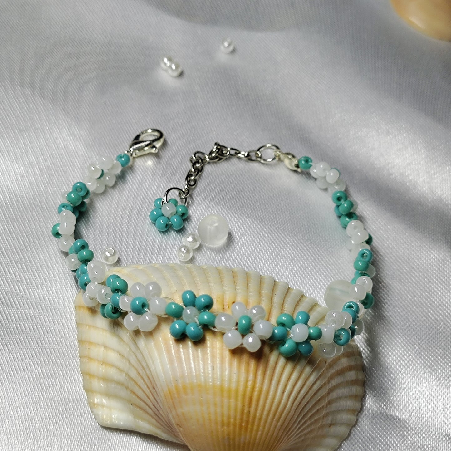 White and blue colour flower bracelet