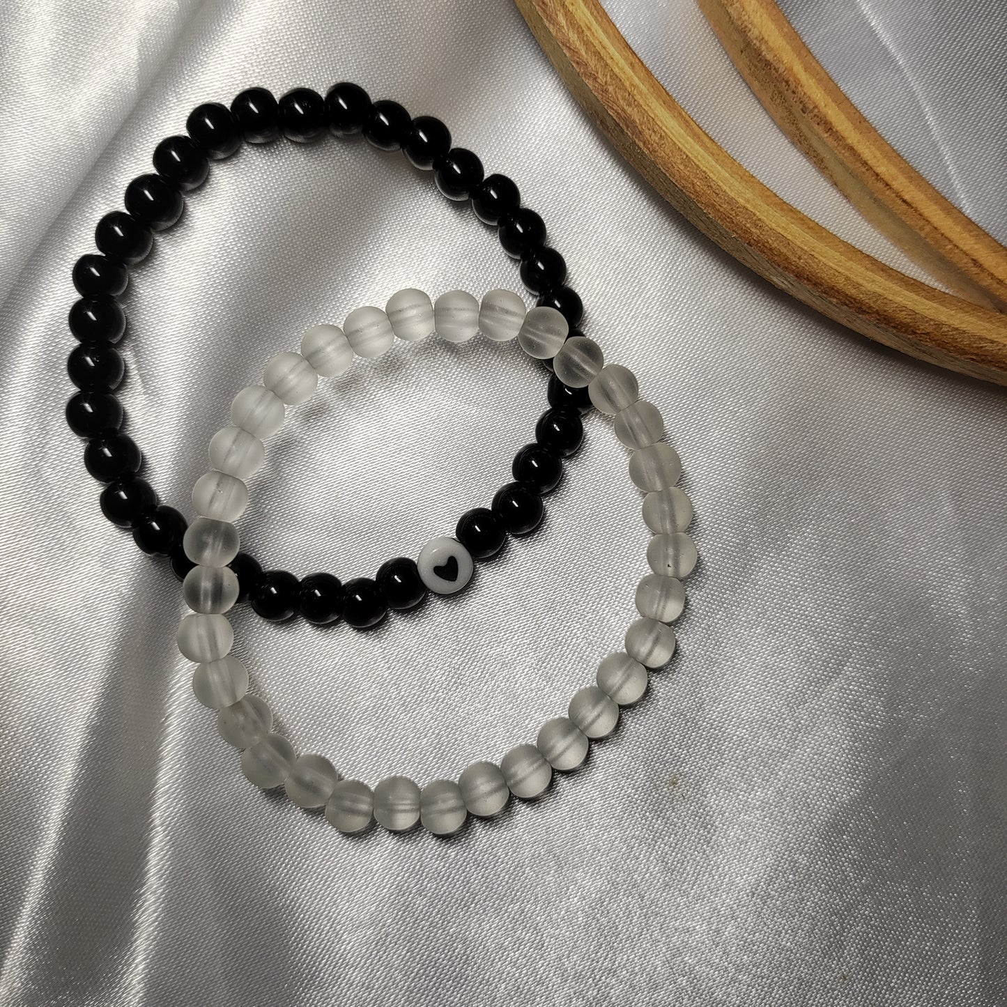 Black and transparent beads barcelet
