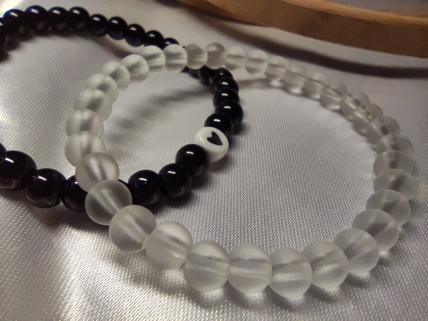 Black and transparent beads barcelet