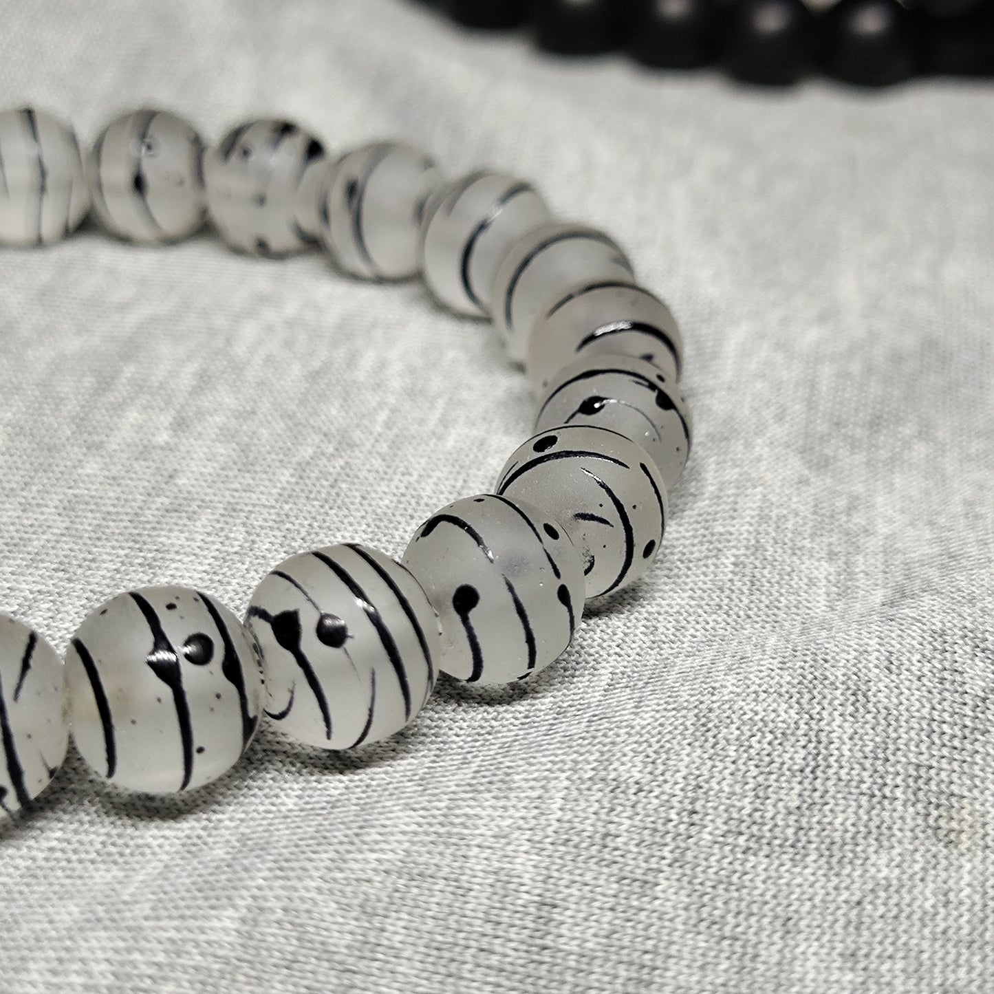 Gray with black pattern beads bracelet