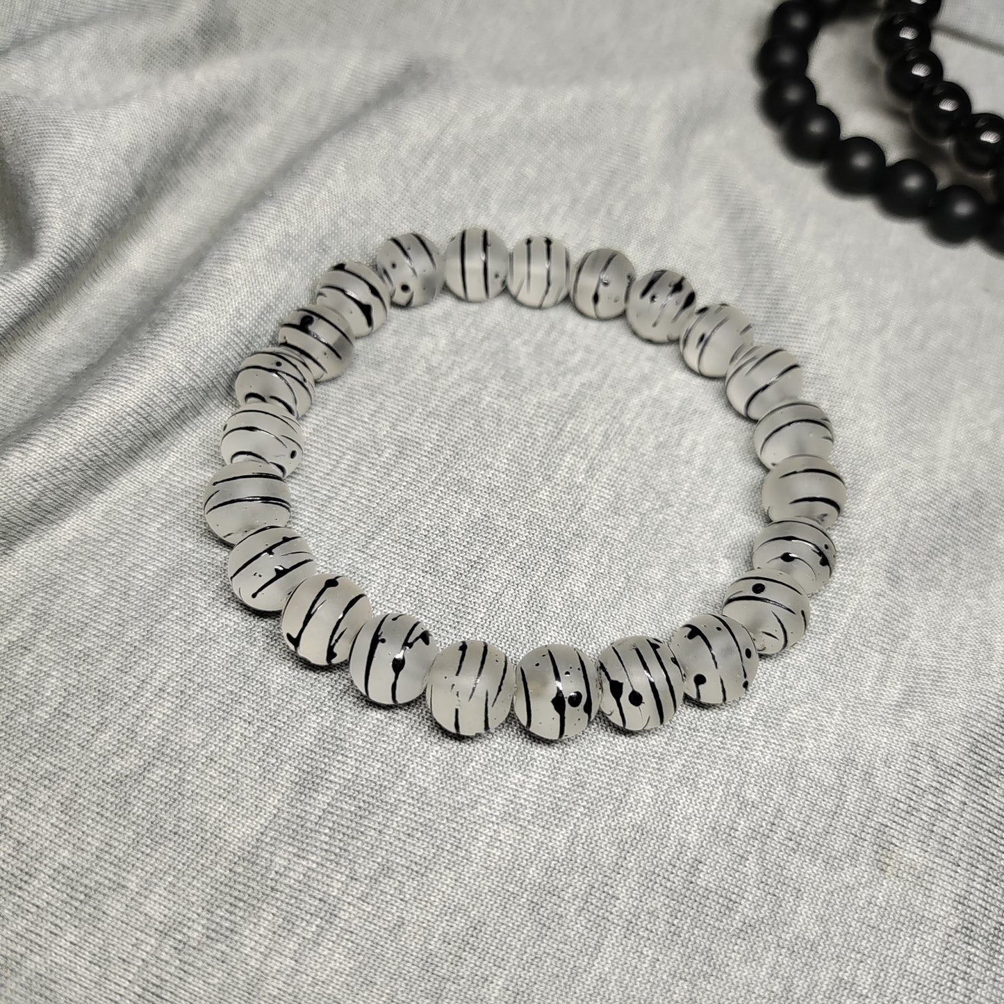 Gray with black pattern beads bracelet